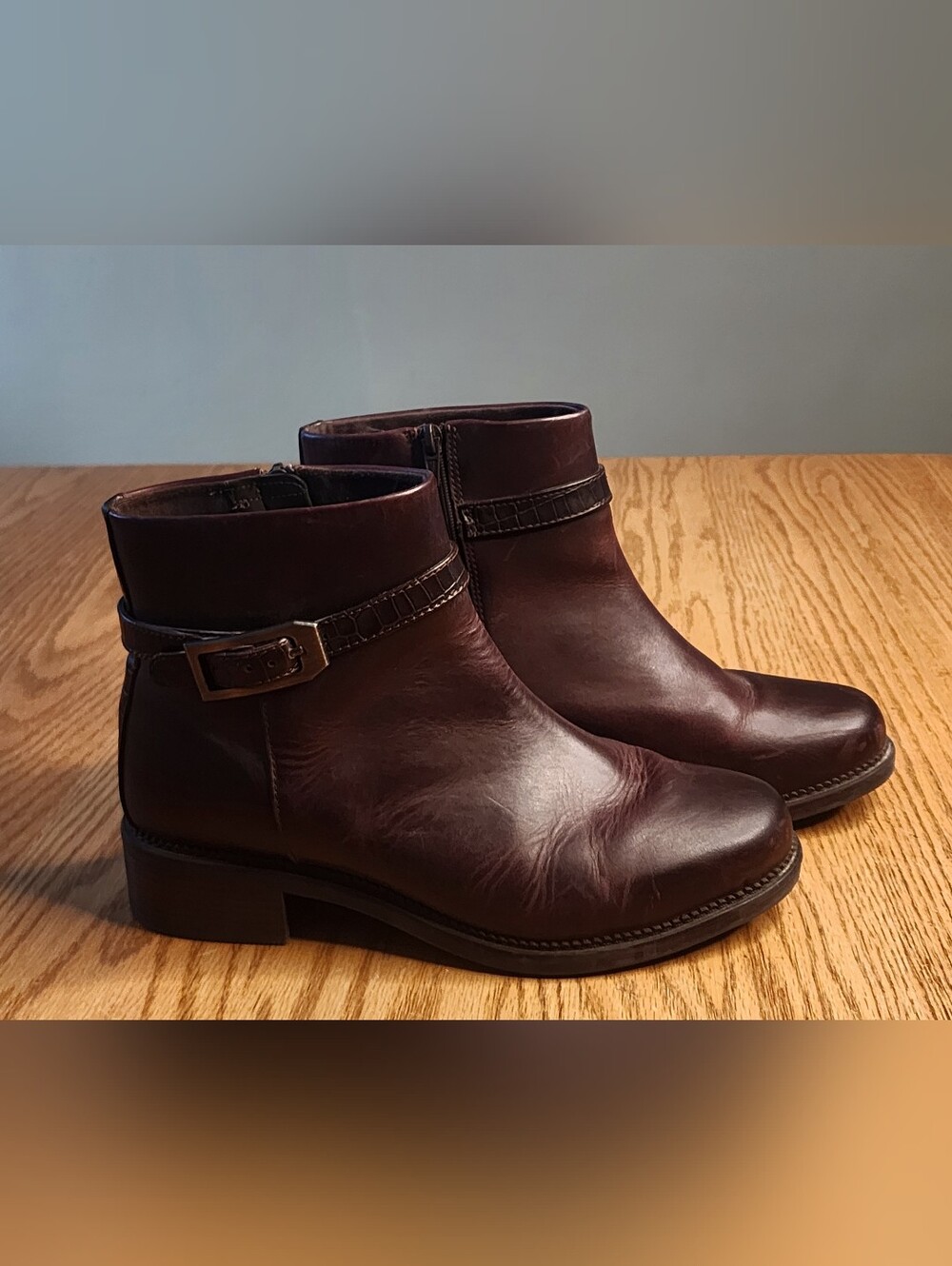 Clarks Women’s Maye Grace Fashion Boot(Bordeaux Leather) Size 10
